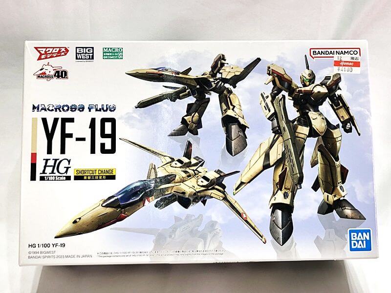 バンダイ　1／100　マクロスプラス YF-19　プラモデル